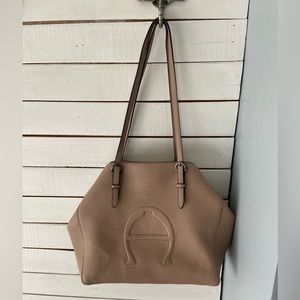 Etienne Agner soft leather tan tote great preloved condition
